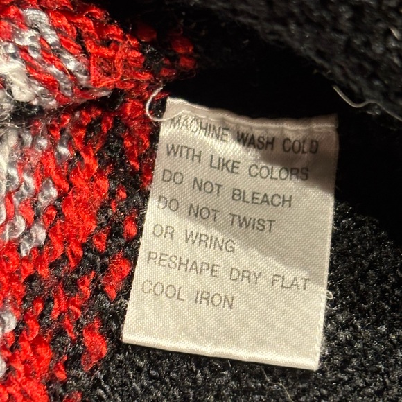 Carolyn Taylor Holiday Black and Red Patterned Zip-Up Sweater - Large - Picture 9 of 15